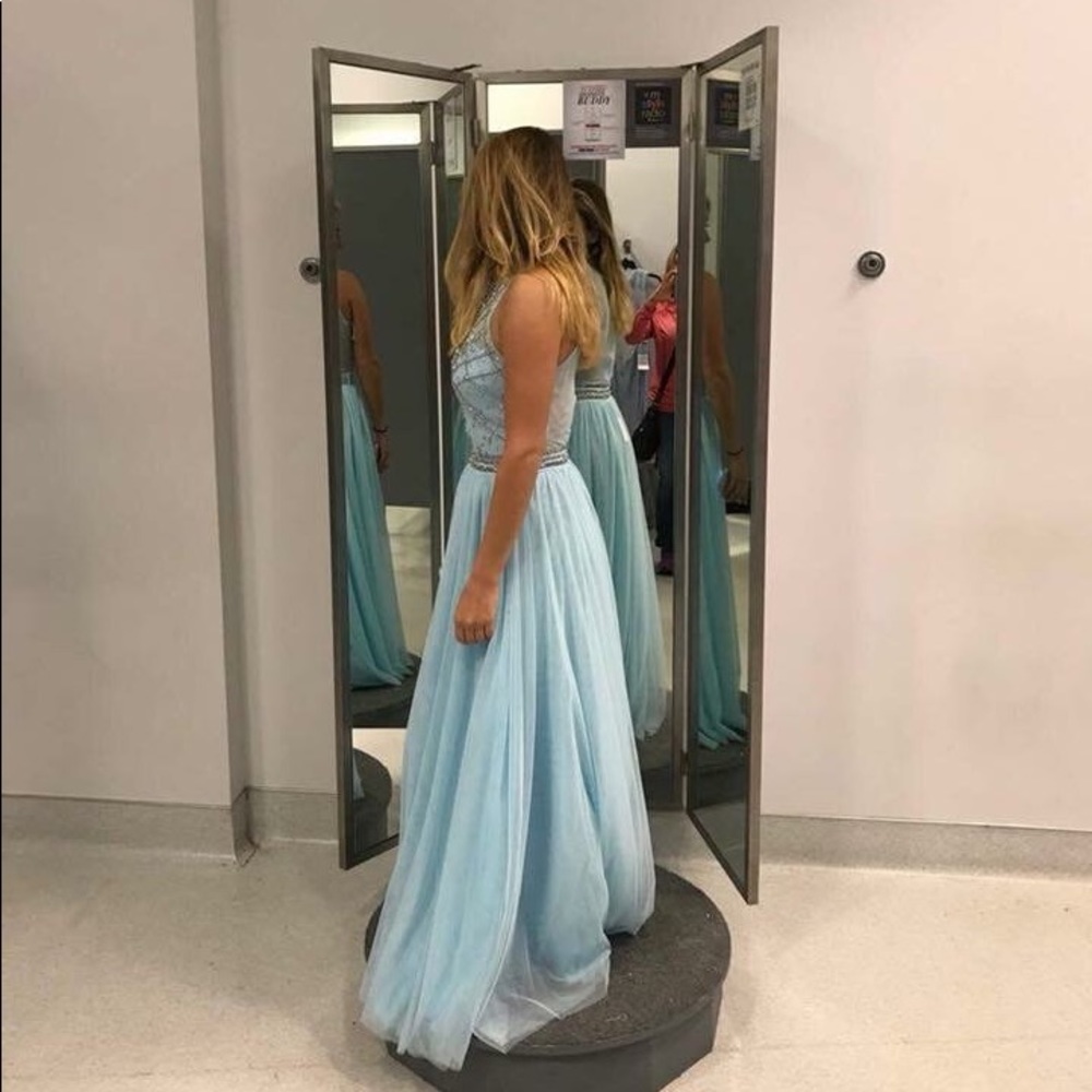 PROM DRESS - Picture 3 of 6